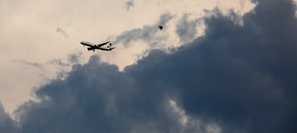UE chce opłat CO2 dla lotów spoza Europy, ale z wyjątkiem dla USA