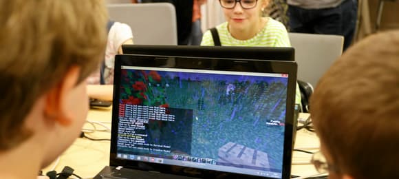 Polish YouTubers Wojana and Paliona charged with aggressive advertising to children