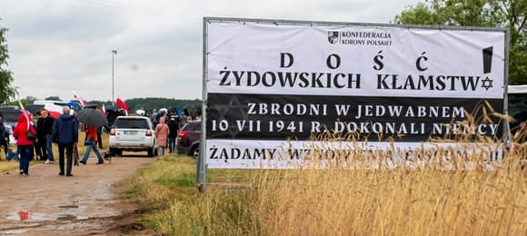 Jedwabne wciąż dzieli: socjolożka o przegrywaniu bitwy o pamięć