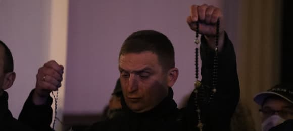 Komornik ściągnął od Bąkiewicza ponad 13 tys. zł za pobicie Babci Kasi