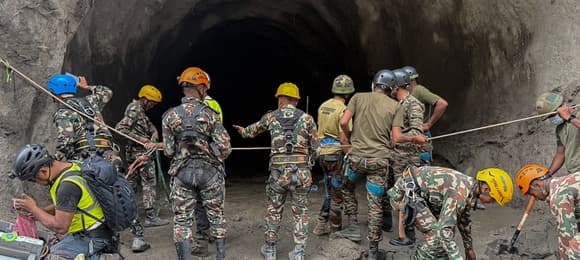 Nepal: ponad 903 ofiary powodzi, blisko 5 tys. zaginionych