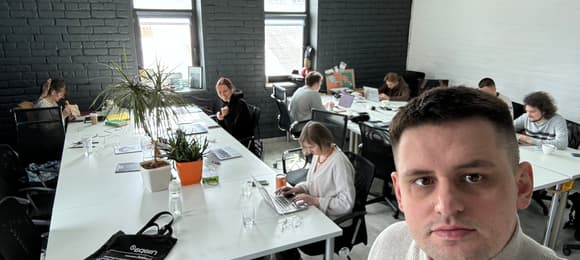 „Jesteśmy niezłomni jak żelbet. Ale ludzie to nie roboty” [JAK PRACUJĄ PRZYFRONTOWE MEDIA]