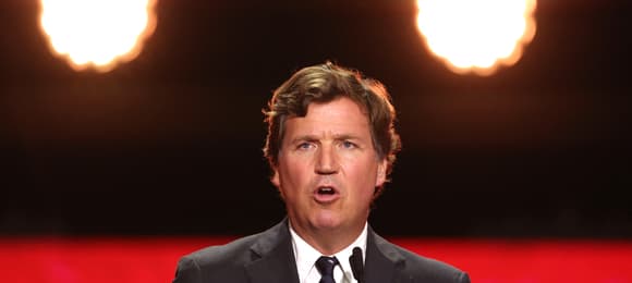 Tucker Carlson usprawiedliwia napaść Hitlera na Polskę