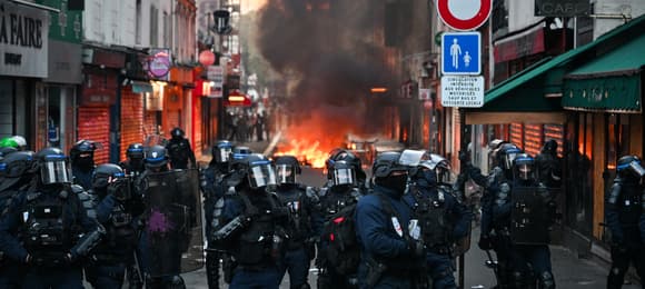 Ponad 2400 zatrzymanych po protestach we Francji