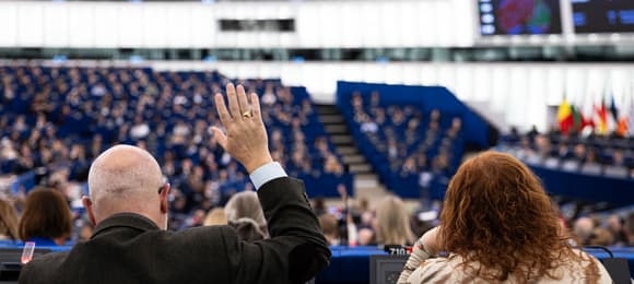 Szkodliwe substancje dłużej w kosmetykach? UE upraszcza przepisy