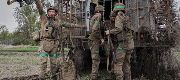 Rosyjskie drony sieją zniszczenie, a Amerykanie utrudniają Ukrainie obronę [PŁK LEWANDOWSKI O WOJNIE]