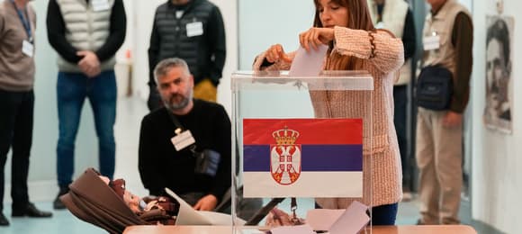 Wybory w Serbii: Studenci na czele sondaży. Vučić może stracić władzę