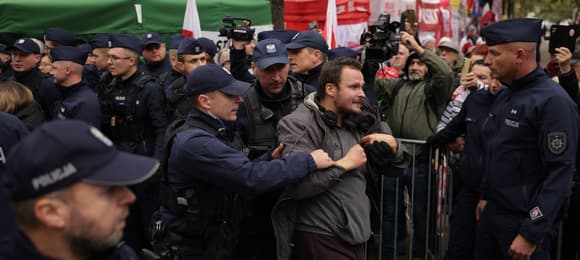 Berek już w Trybunale. Pod Trybunałem protesty