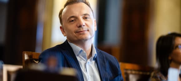 Mówią o nim: nasz krakowski Stach Wokulski. Rzeka marzeń Łukasza Gibały