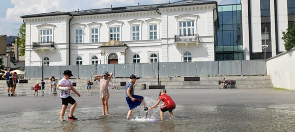 Przerwa jesienna zamiast długich letnich wakacji? Sprawdzamy, który szkolny kalendarz służy dzieciom