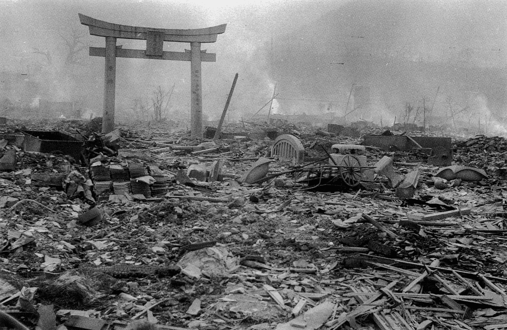 near-sand-of-sann-jinja-in-iwakawa-machi-nagasaki-city-10-august-1945-yamahata-713aa3