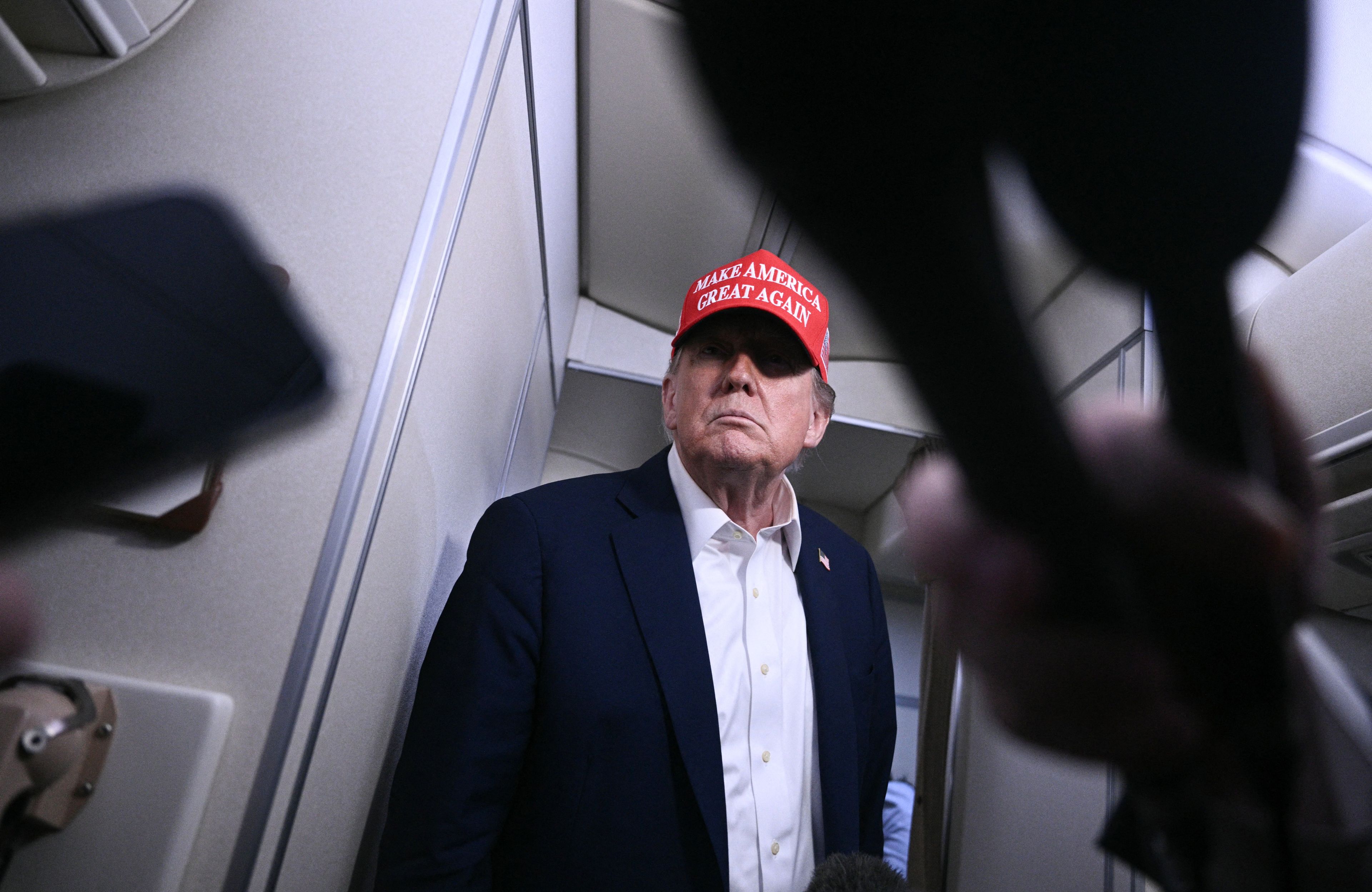 Trumps departs the White House en route to Bedminster, NJ