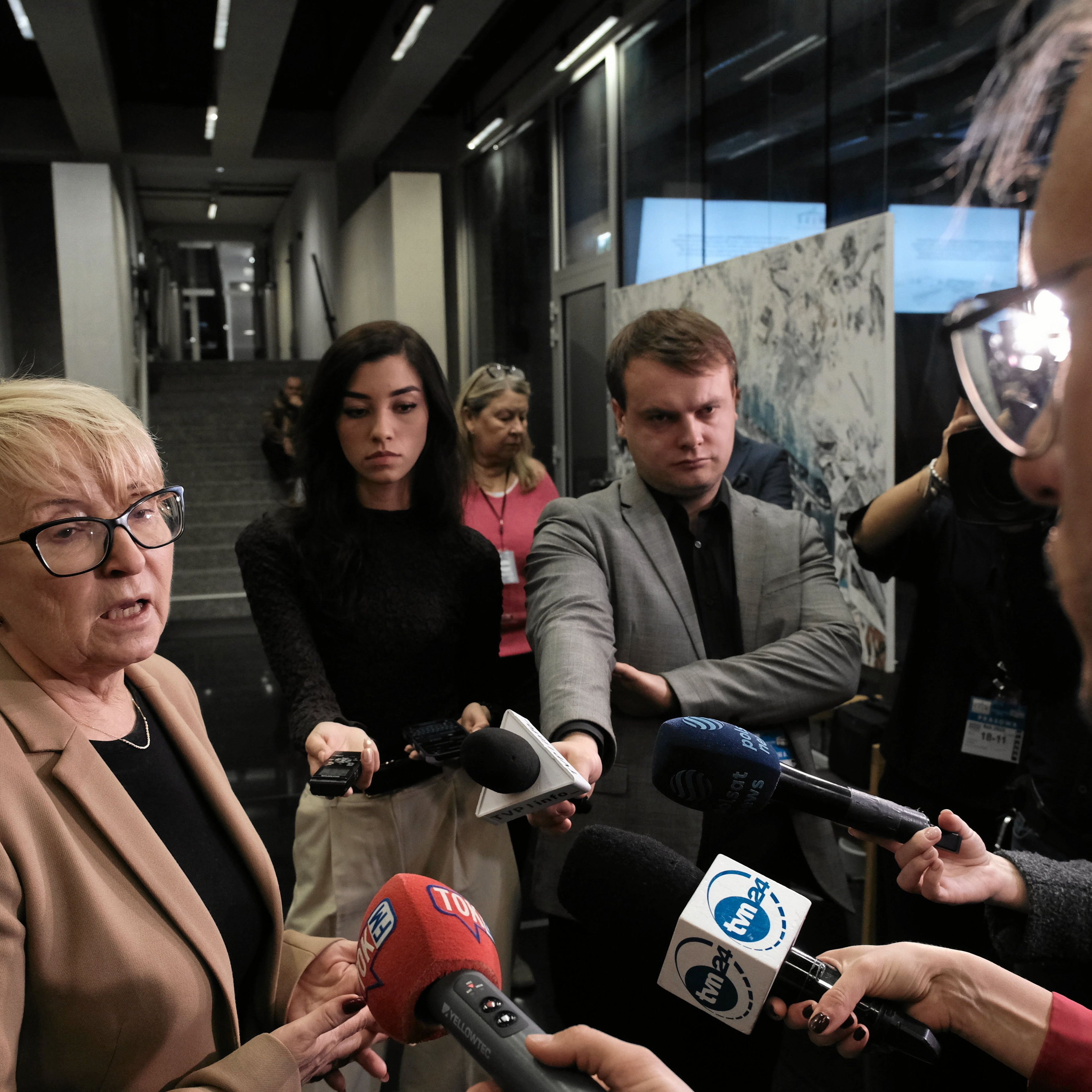Sędzia Morawiec przed wejściem na obrady komisji śledczej ds. Pegasusa, 18.11.2024 r.