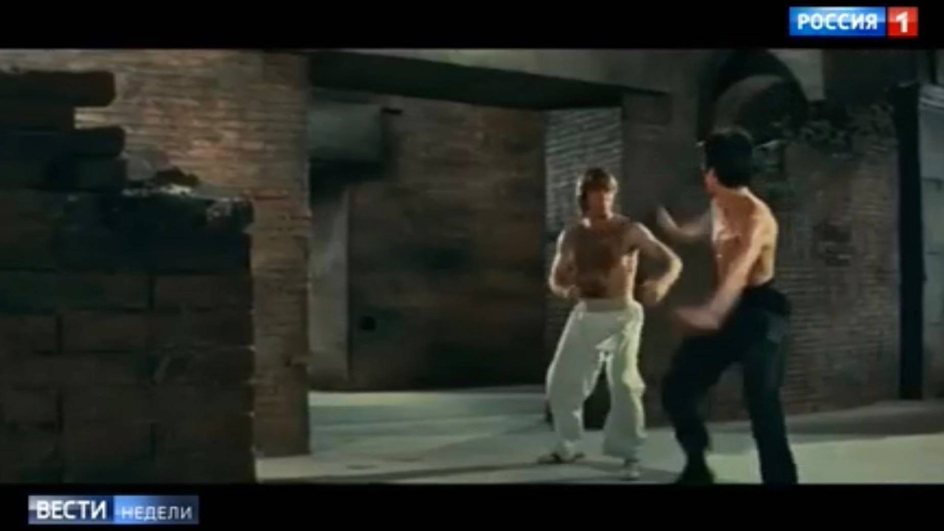 Scena walki karateków z filmu "Wejście smoka"