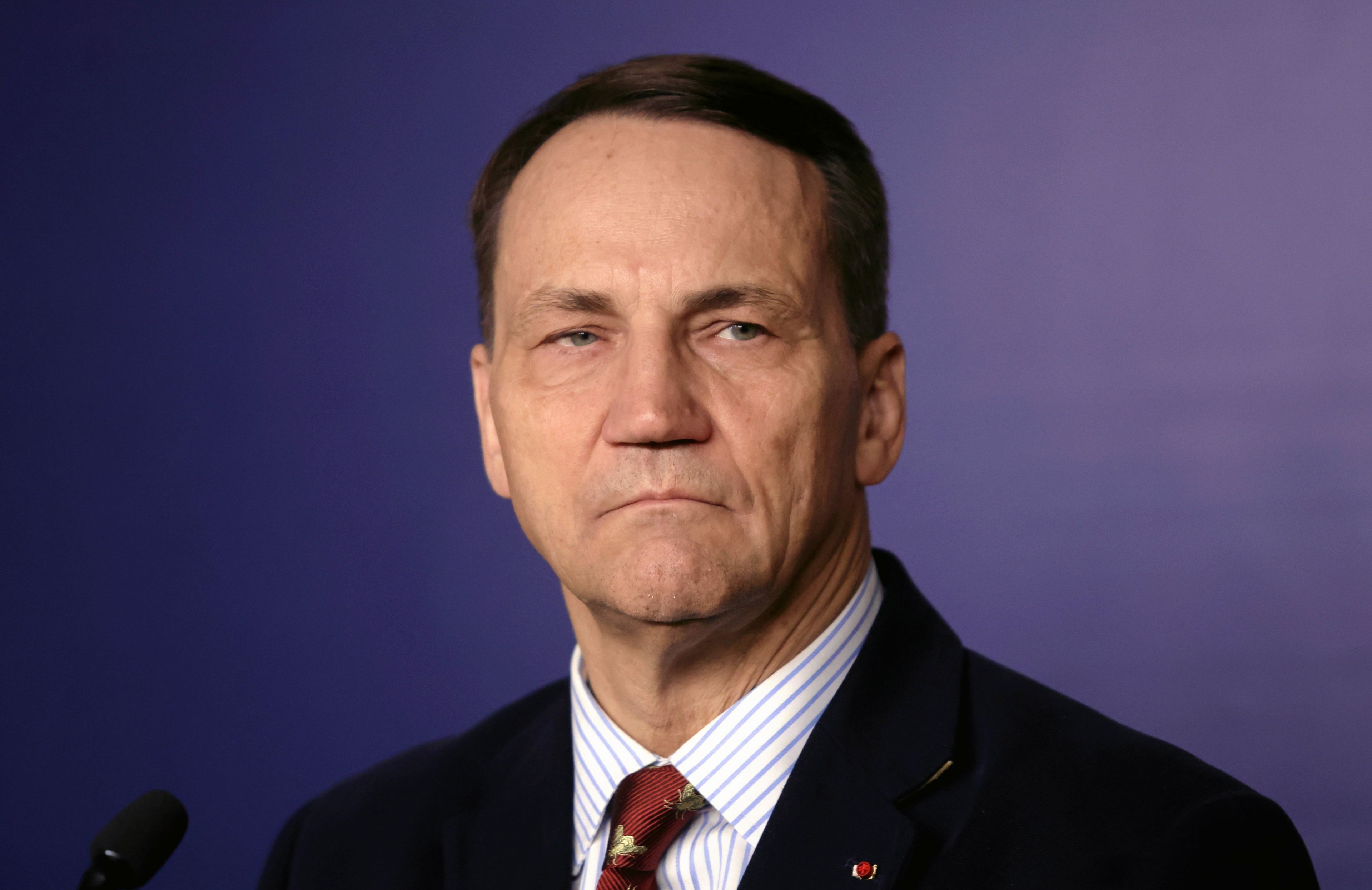 Radosław Sikorski. Mężczyzna z ustami w odwróconą podkówkę