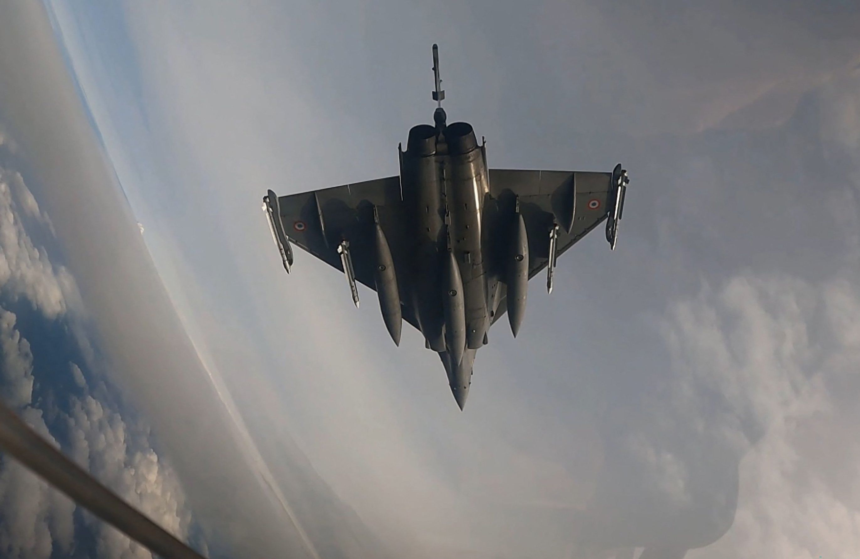 Francuski myśliwiec Dassault Rafale B uzbrojony do walki powietrznej w przestrzeni powietrznej Polski w ramach Wschodniej Warty NATO,, 13 września 2025 r.