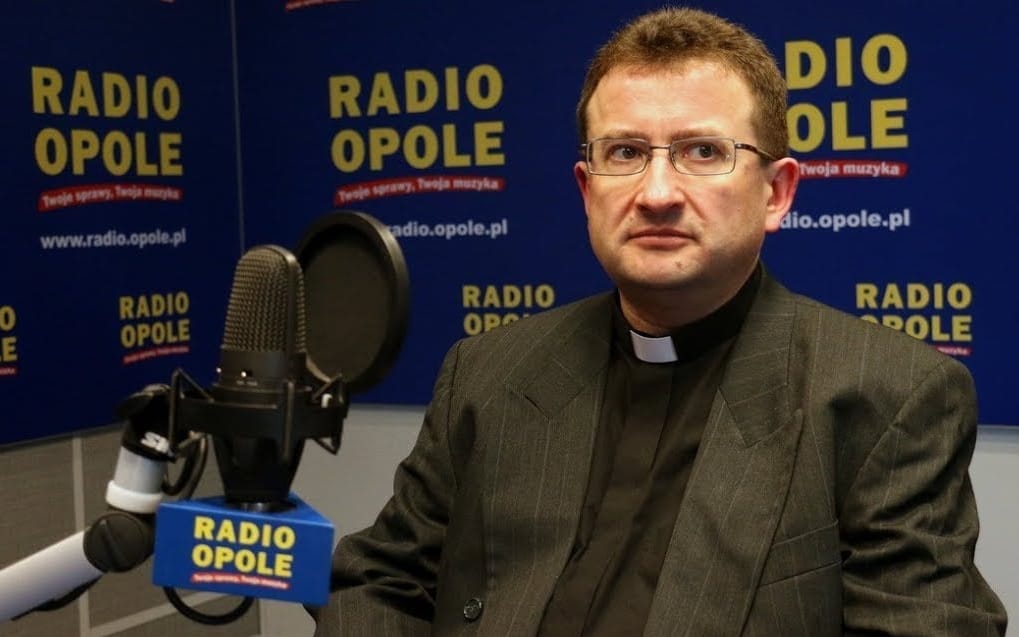 Grafika do artykułu Ks. Piotr Kuc z kurii opolskiej mógł zataić molestowanie 4 chłopców. ZAWIADAMIAMY PROKURATURĘ