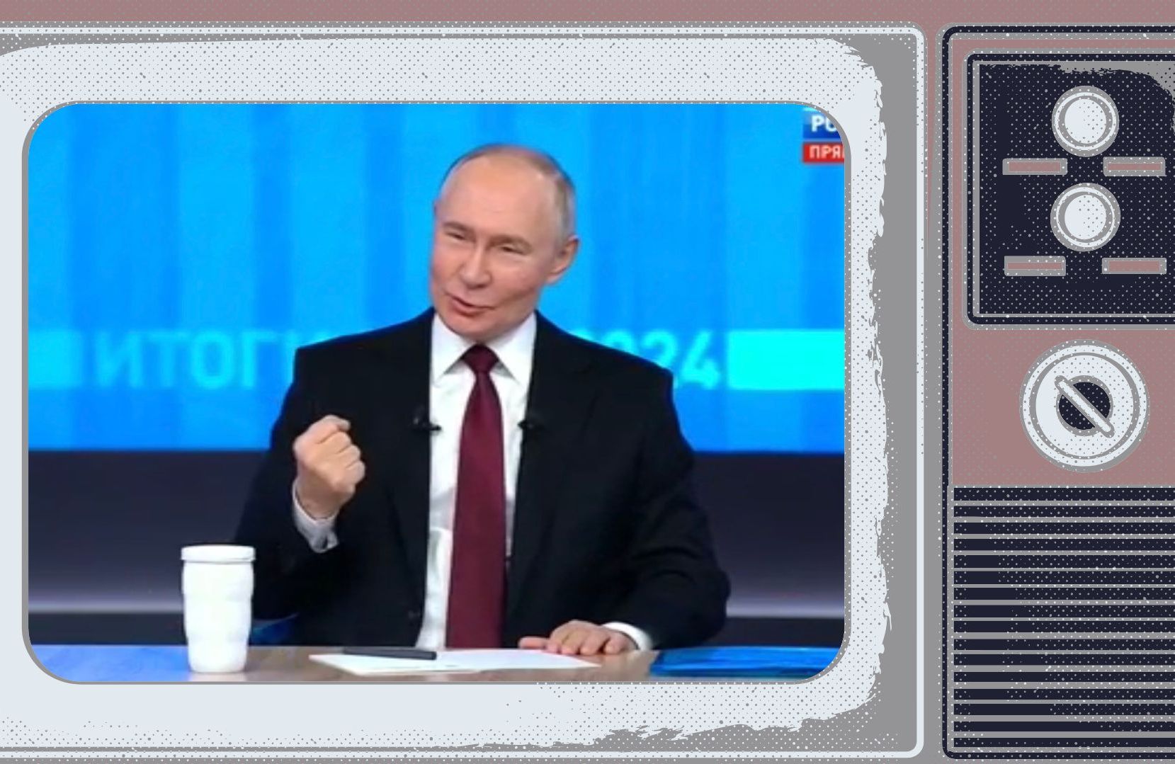 Putin przemawia lekko się usmiechając i zaciskając dłoń. Zdjęcie w ramce starego telewizora