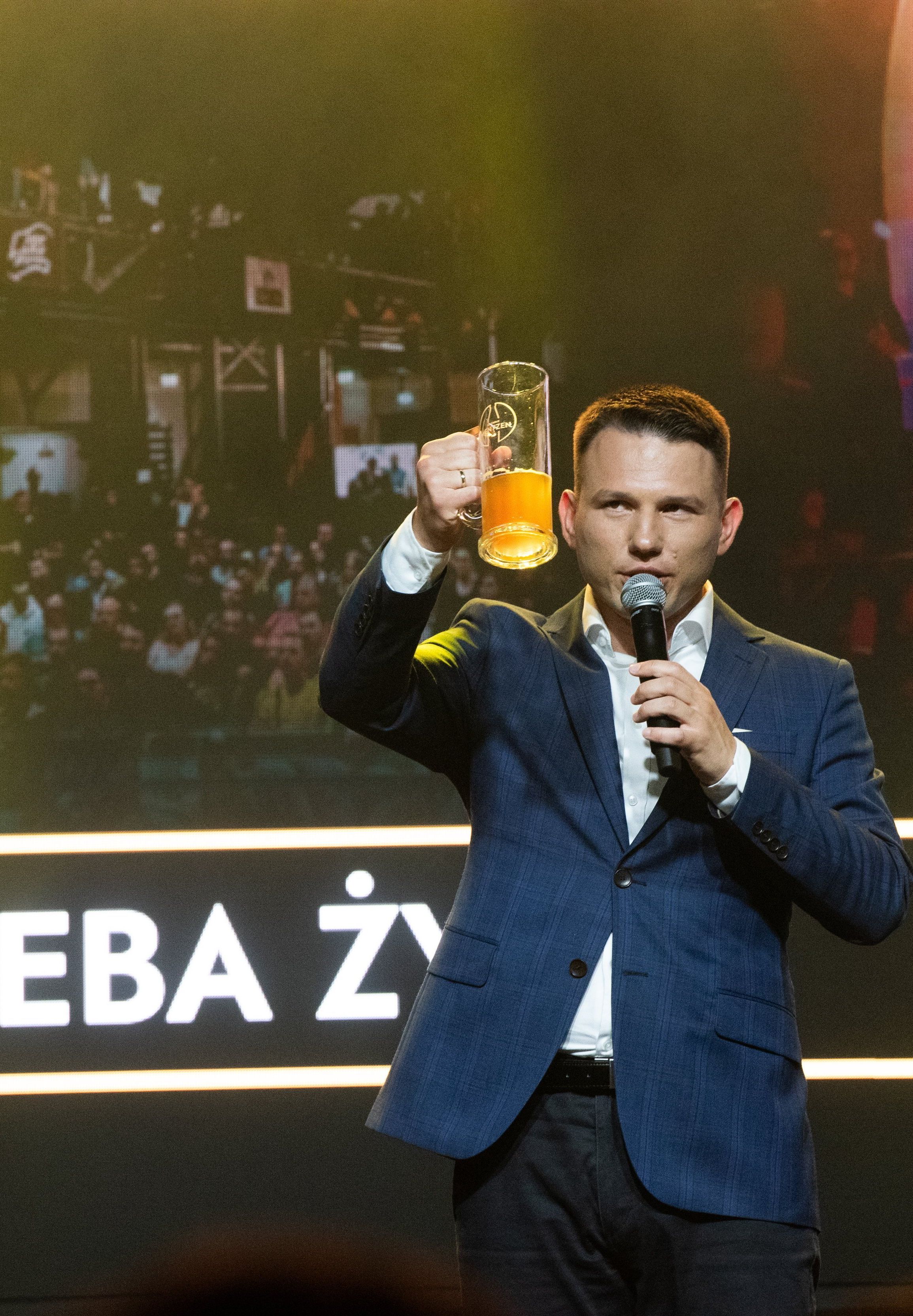 08.07.2023 Wroclaw , ul. Goralska , Centrum koncertowe A2 . Przewodniczacy Konfederacji Slawomir Mentzen podczas wydarzenia pt. Piwo z Mentzenem .
Fot . Tomasz Pietrzyk / Agencja Wyborcza.pl
