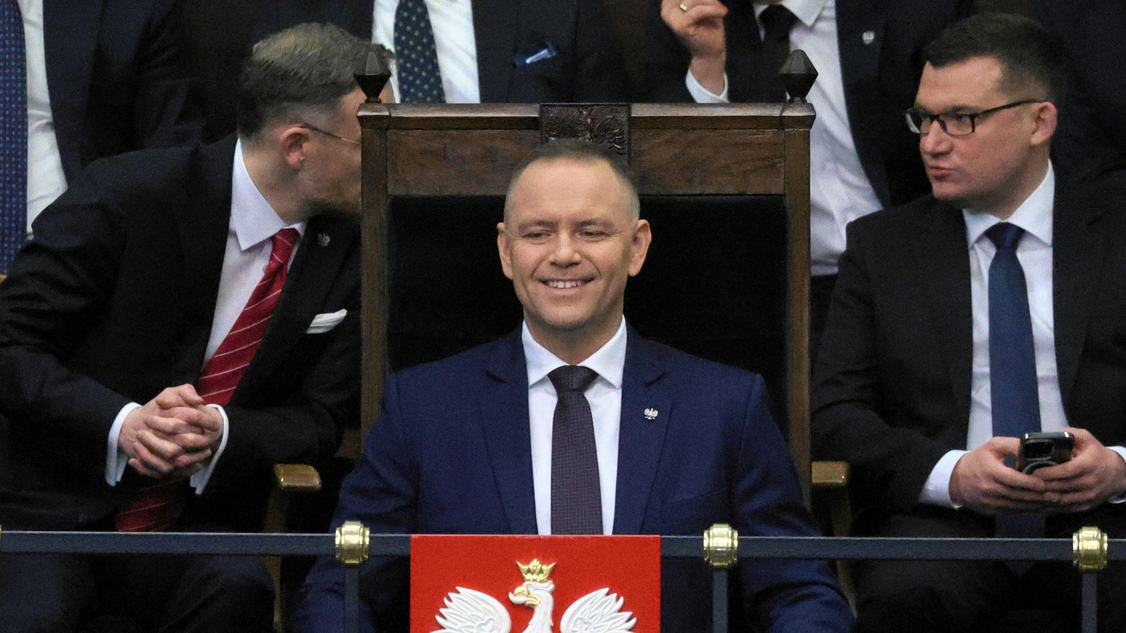 26.02.2026 Warszawa , ulica Wiejska , Sejm . Prezydent RP Karol Nawrocki (c) podczas expose wicepremiera, ministra spraw zagranicznych Radoslawa Sikorskiego ws. priorytetow polskiej polityki zagranicznej .
Fot. Slawomir Kaminski / Agencja Wyborcza.pl