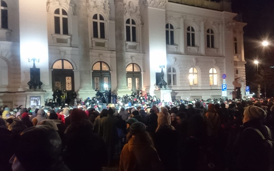 Grafika do artykułu Marsz milczenia w Warszawie doszedł do Zachęty. Adamowicz jak Narutowicz?