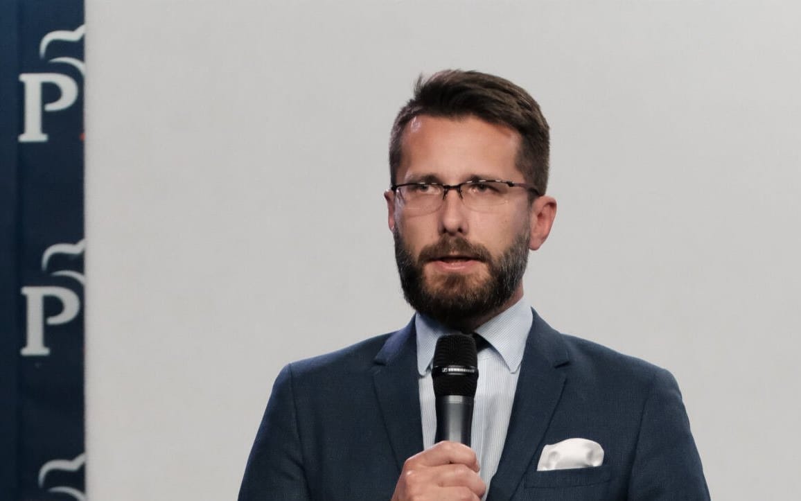 18.09.2020  Warszawa , ulica Nowogrodzka . Zastepca rzecznika prasowego Prawa i Sprawiedliwosci Radoslaw Fogiel podczas konferencji prasowej w sprawie kryzysu koalicyjnego .
Fot. Slawomir Kaminski / Agencja Gazeta