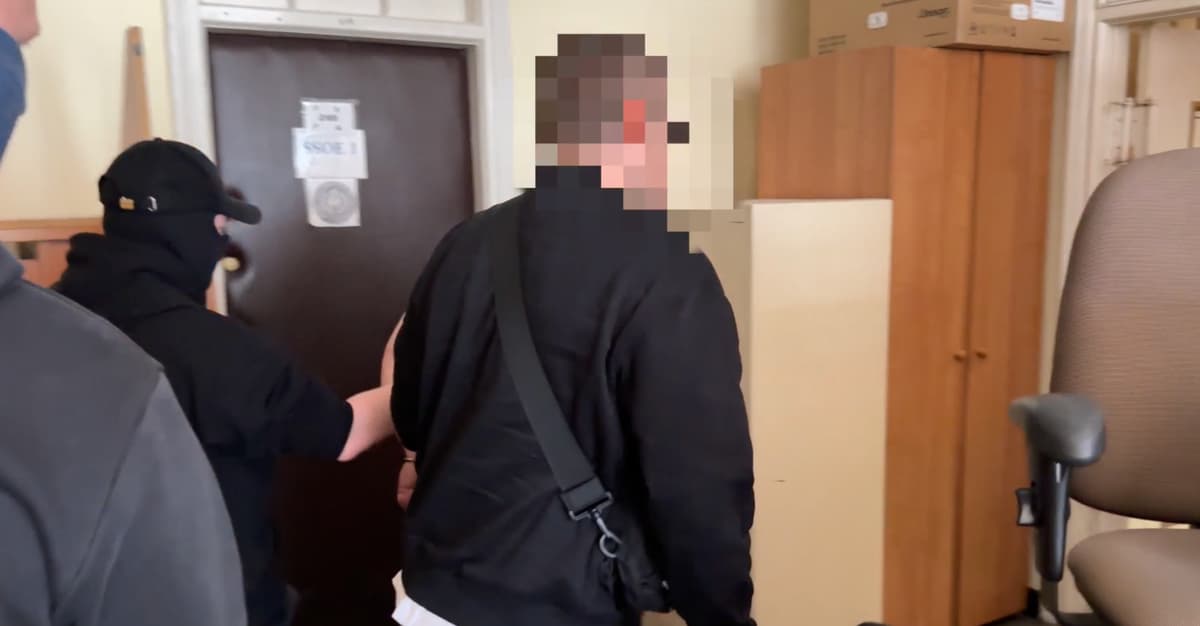 Fałszywe alarmy. Znany adwokat zatrzymany przez policję