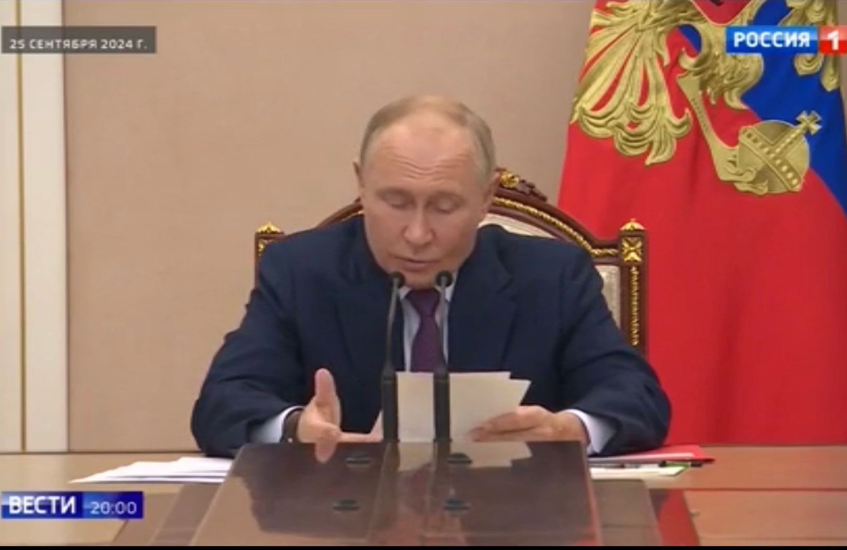Putin czyta z kartki. Rosyjski napis mówi, że to wystąpienie z 24 września 2024