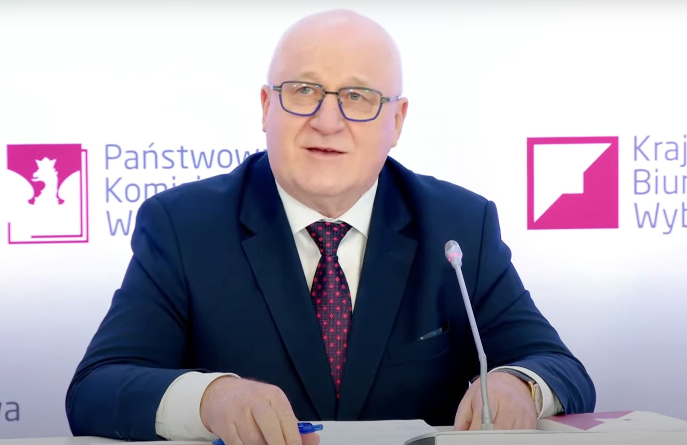 Przewodniczący PKW podczas konferencji . Druga tura wyborów samorządowych