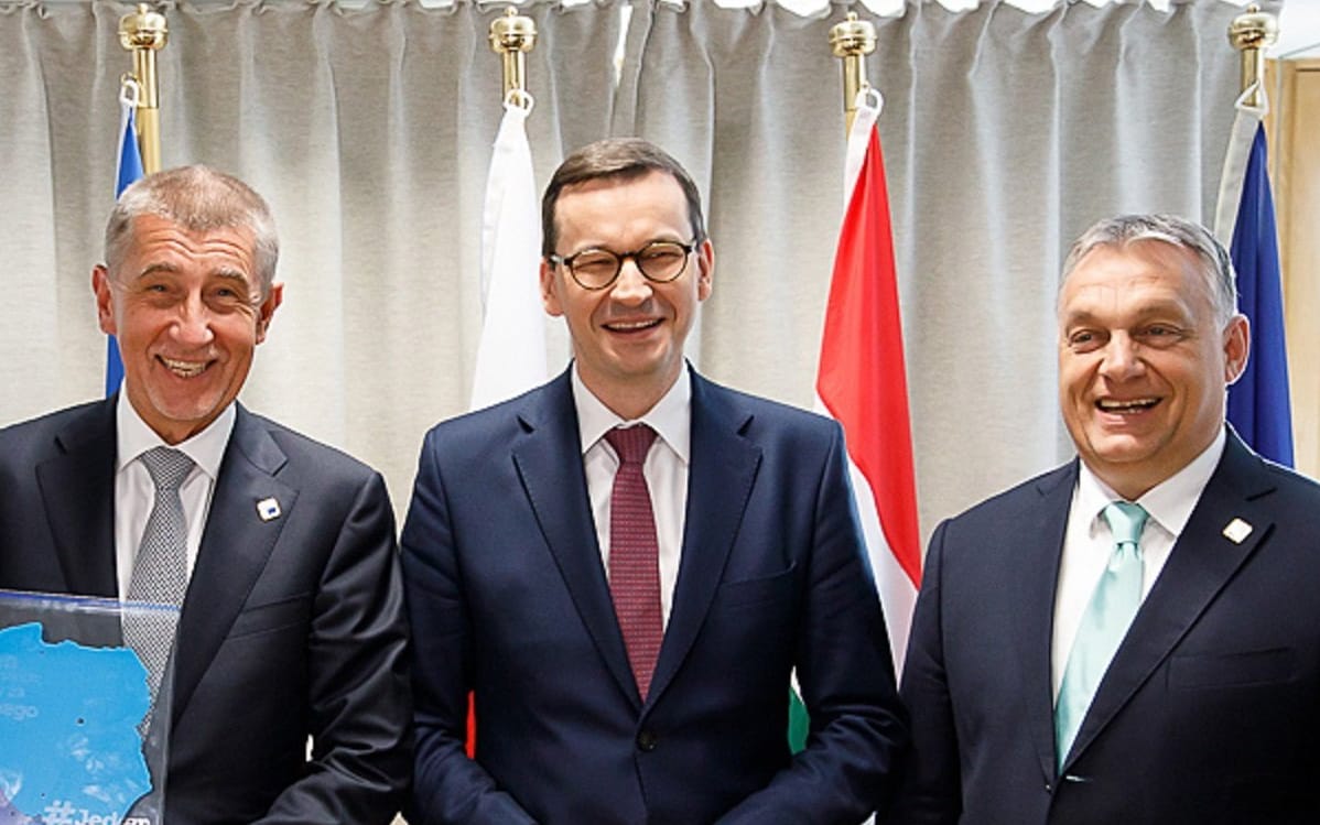 Grafika do artykułu Wstają z kolan, żeby skoczyć w przepaść. Planeta się grzeje, a Polska chce palić węglem