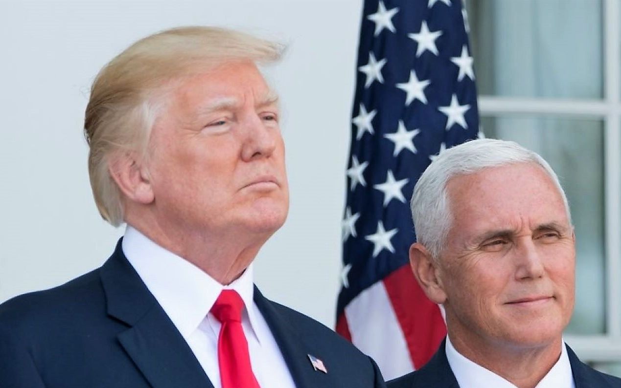 Grafika do artykułu Pence: wróg gejów, lesbijek, aborcji i ubogich Amerykanów, lojalny obrońca kłamstw Trumpa