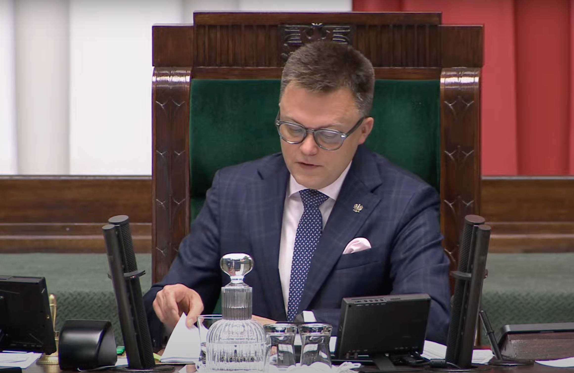 Szymon Hołownia prowadzący obrady Sejmu