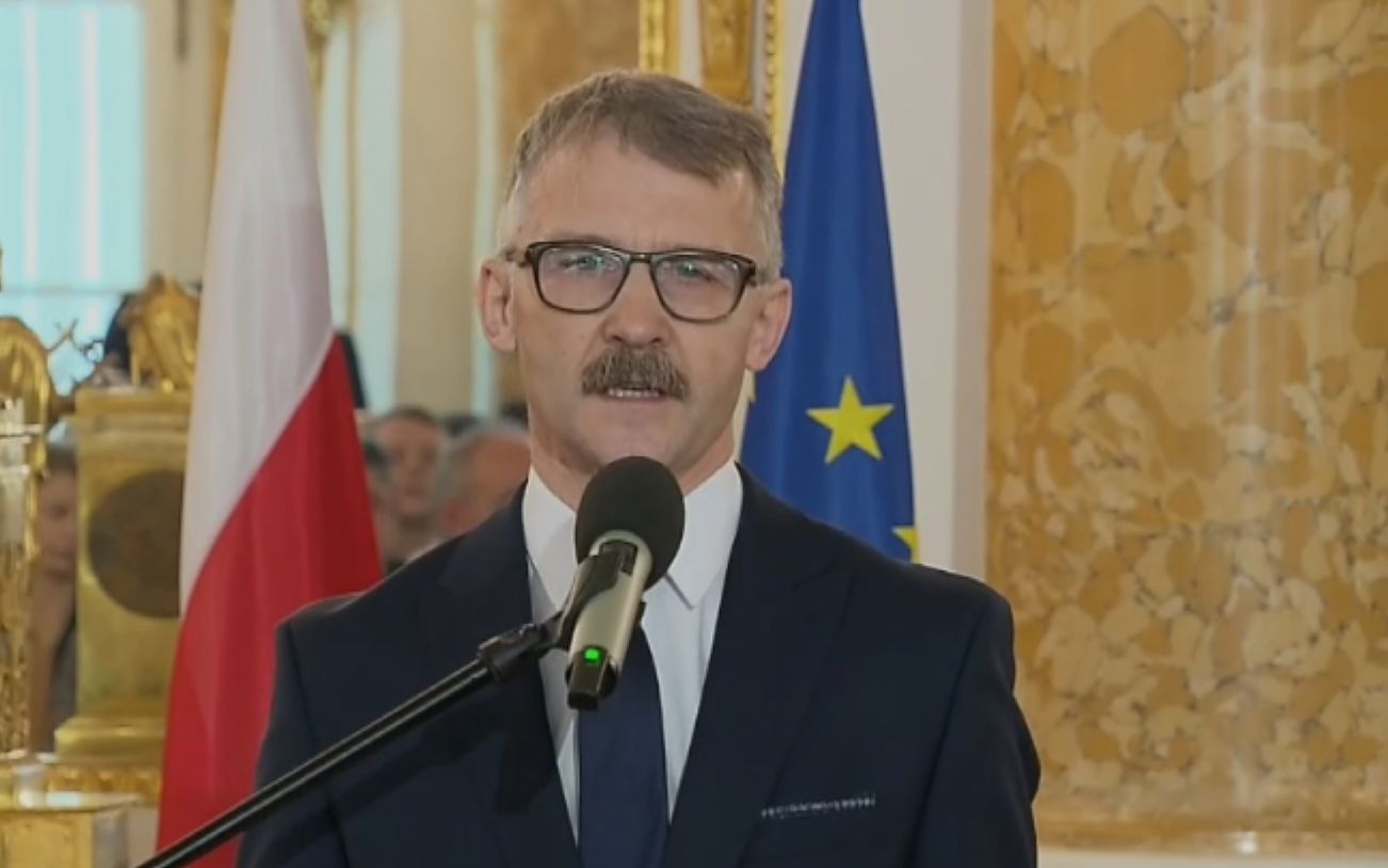 Grafika do artykułu Neo-KRS, mąż, kochanka i żona