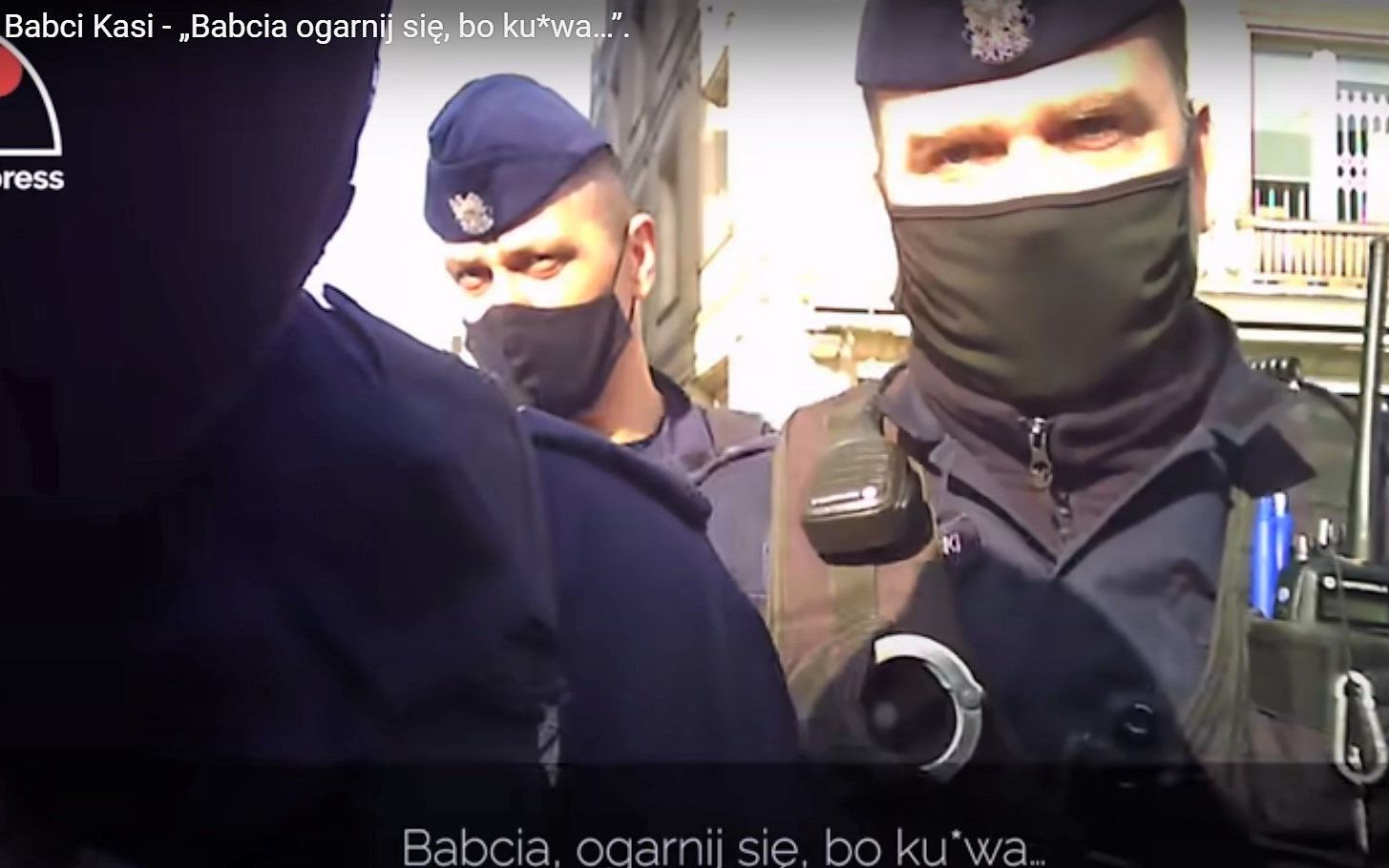 Grafika do artykułu Babcia, ogarnij się, bo kurwa... - mówi do Babci Kasi policjant złapany kamerą OKO.press