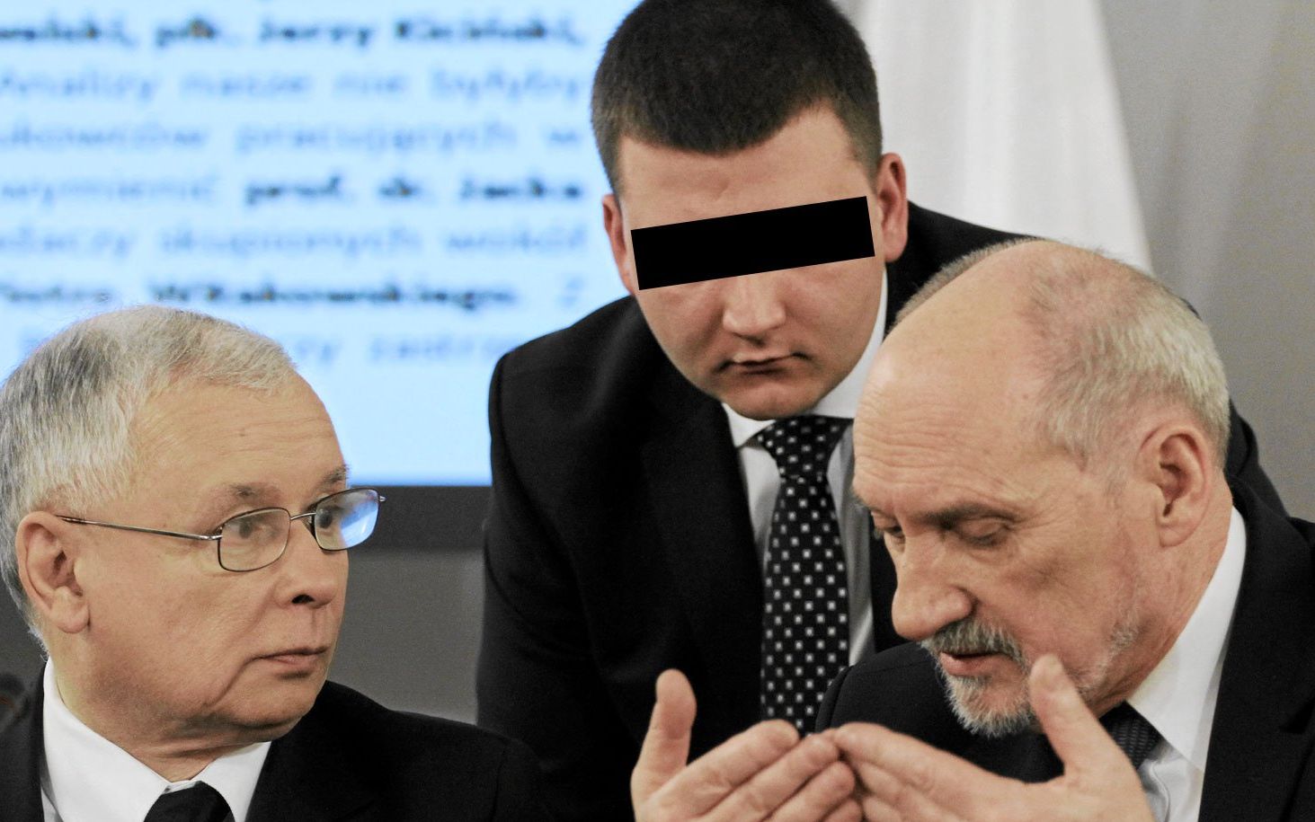 Grafika do artykułu Postrach wojskowych Bartłomiej M. wpadł na imprezie na cześć Macierewicza
