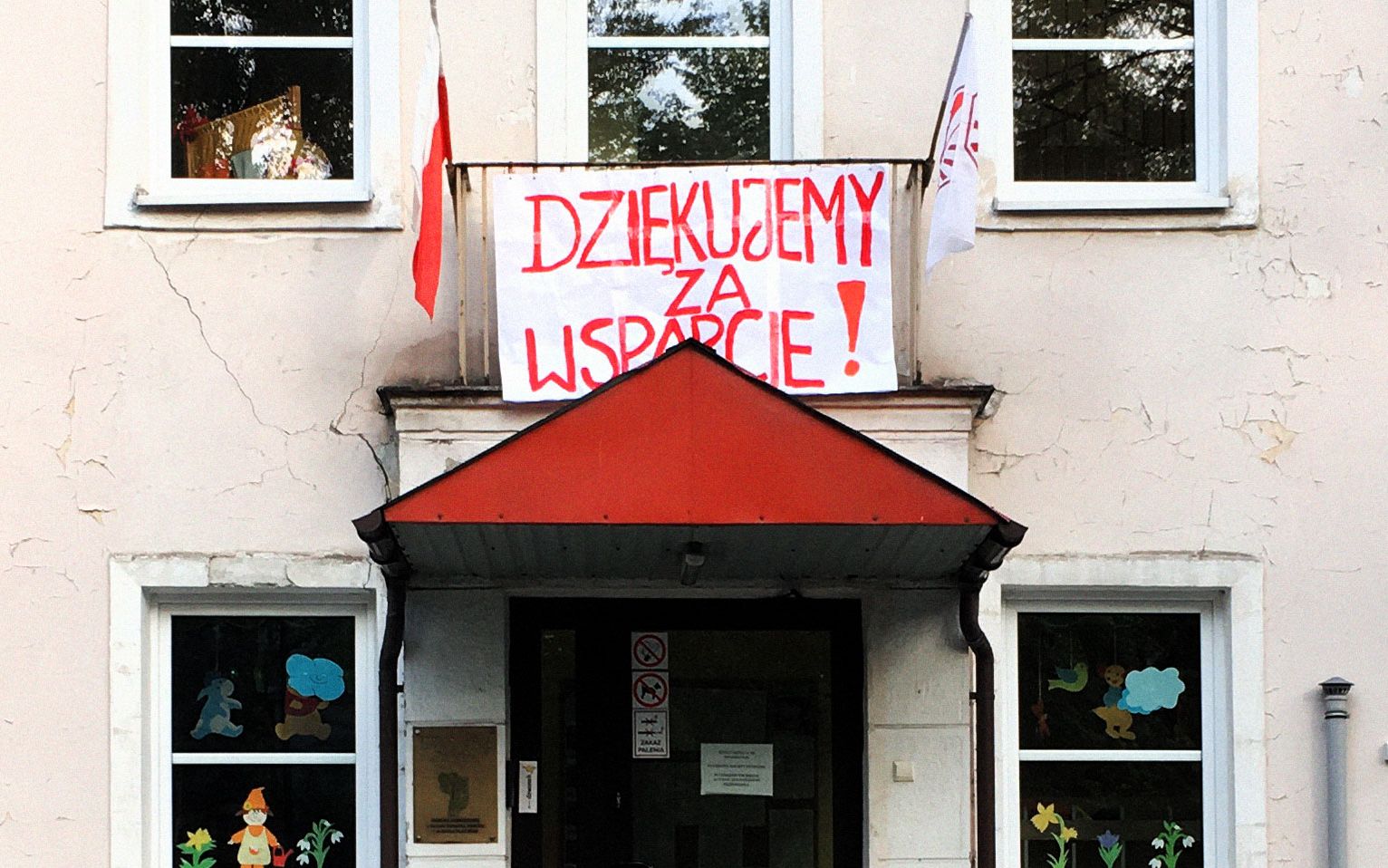 Grafika do artykułu Podziękuj nauczycielkom za strajk! Napisz list. Akcja Demokracja go wydrukuje i wyśle
