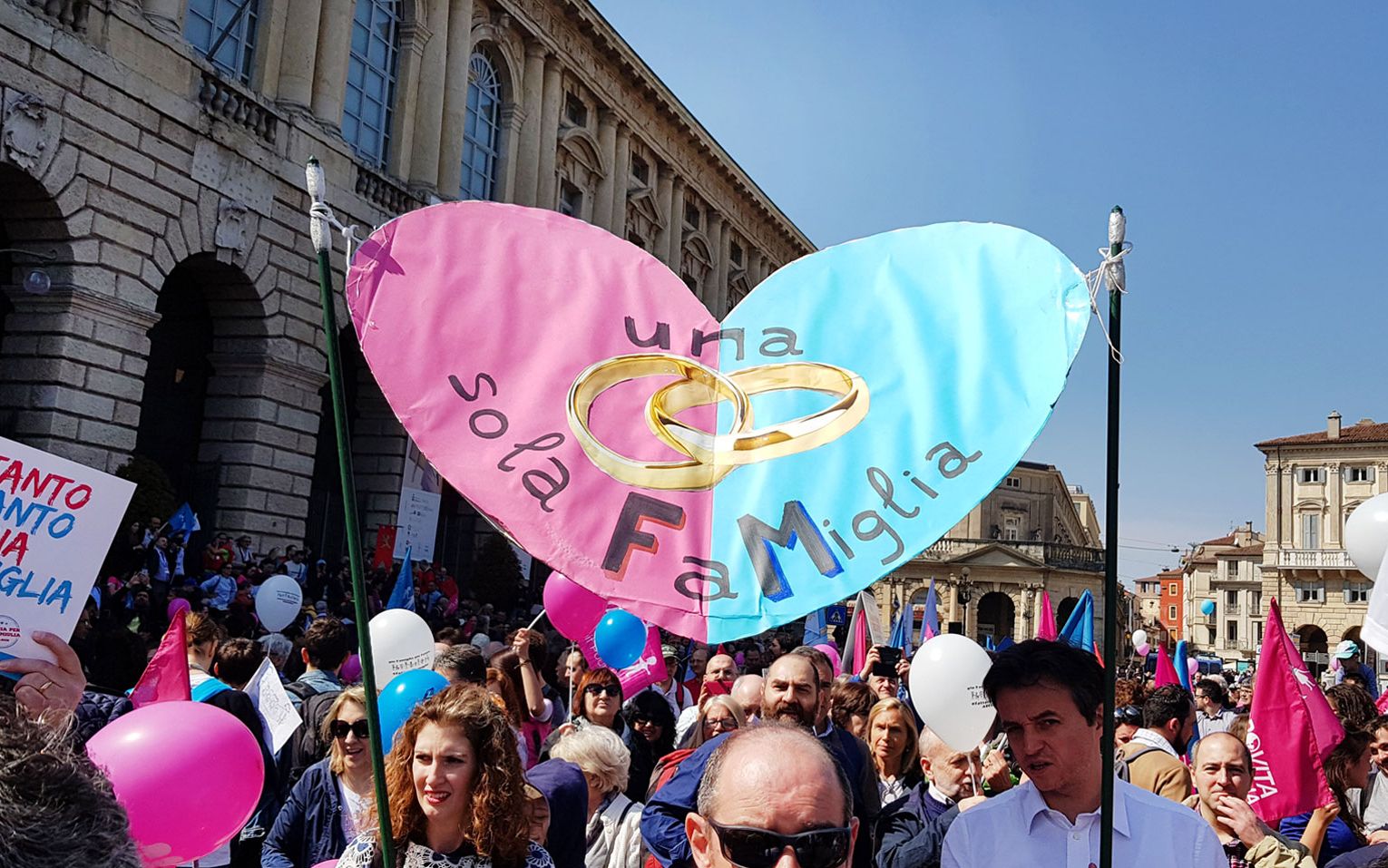 Grafika do artykułu Od anti-choice do pro-family. Religijni fundamentaliści na niebiesko-różowo [Światowy Kongres Rodzin]