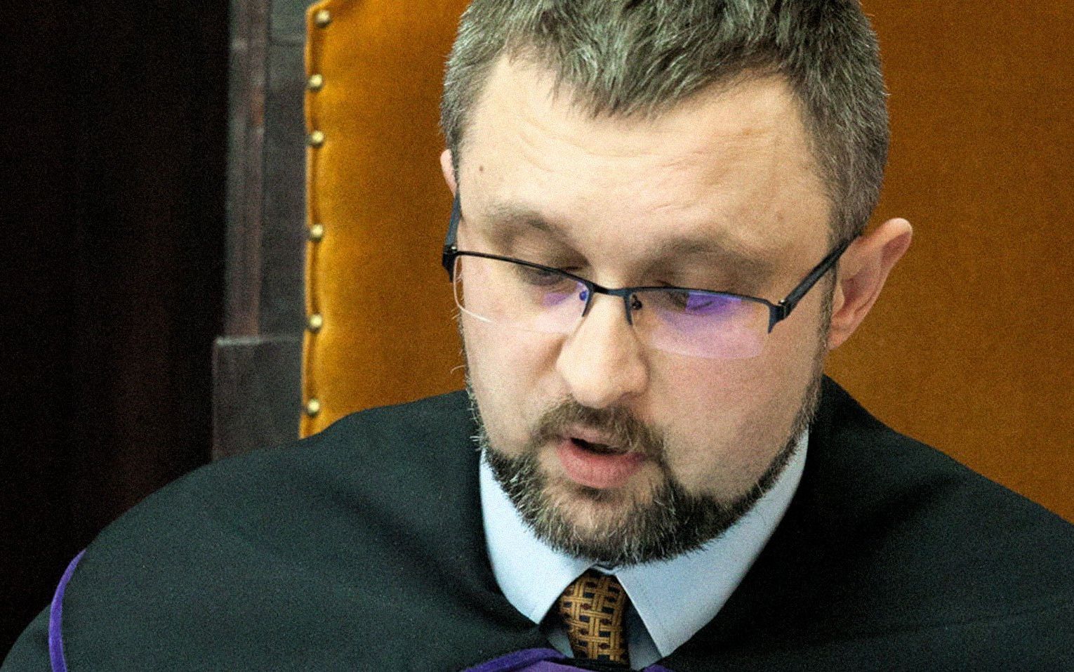 Grafika do artykułu Sędzia Wytrykowski zarzuca nam dziennikarską zmowę i wymyśla, jak to się odbyło. Poziom @KastaWatch