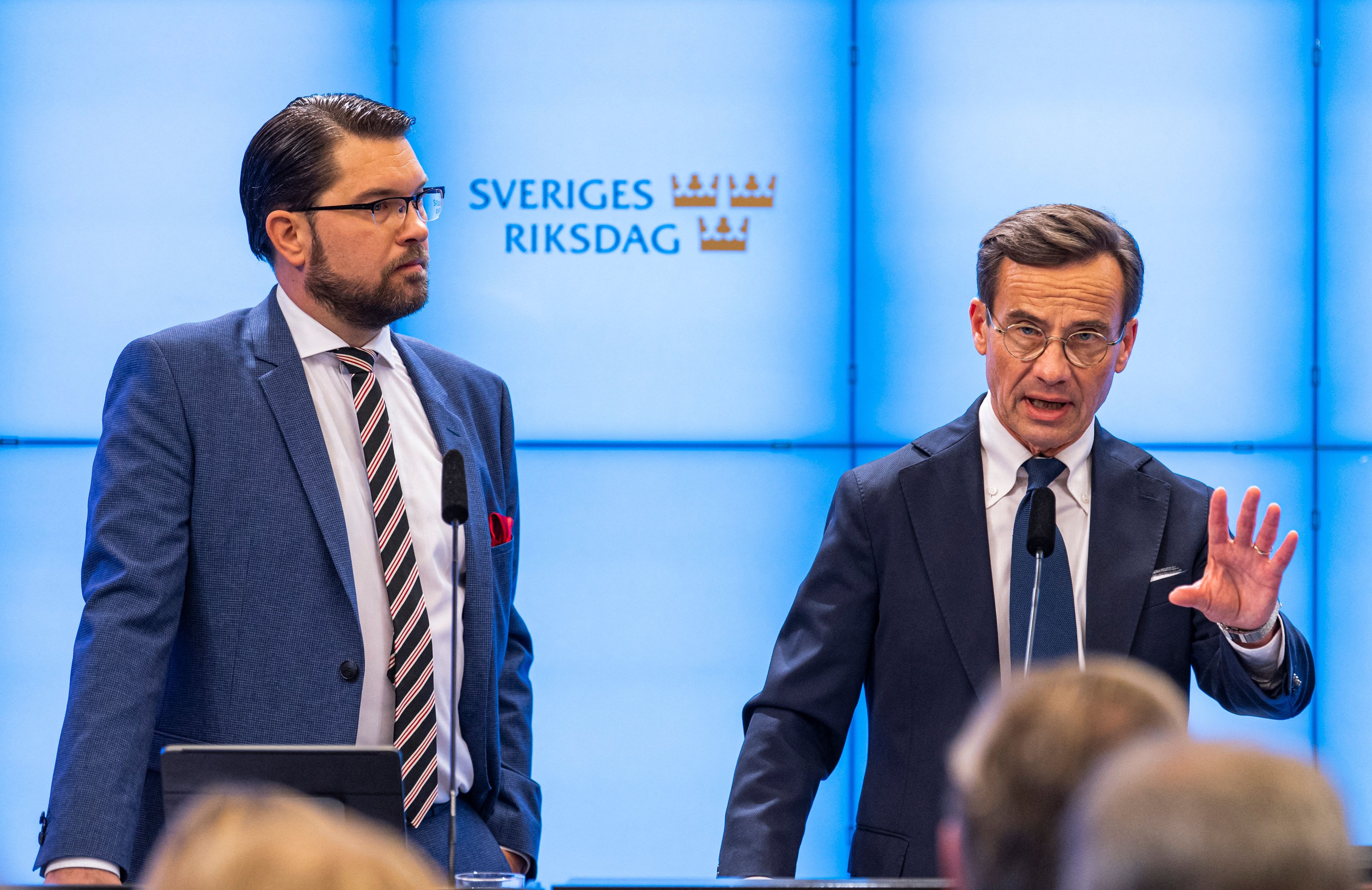 Dwaj mężczyźni w garniturach ((Jimmie Akesson i Ulf Kristersson)