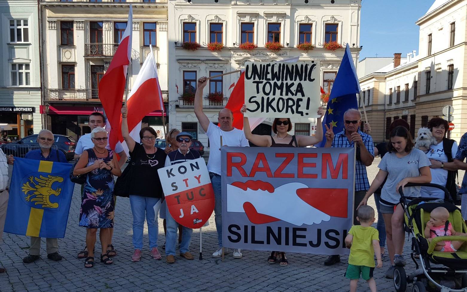 Grafika do artykułu Tomasz Sikora skazany za zablokowanie neonazistów. Pierwszy taki wyrok w Polsce