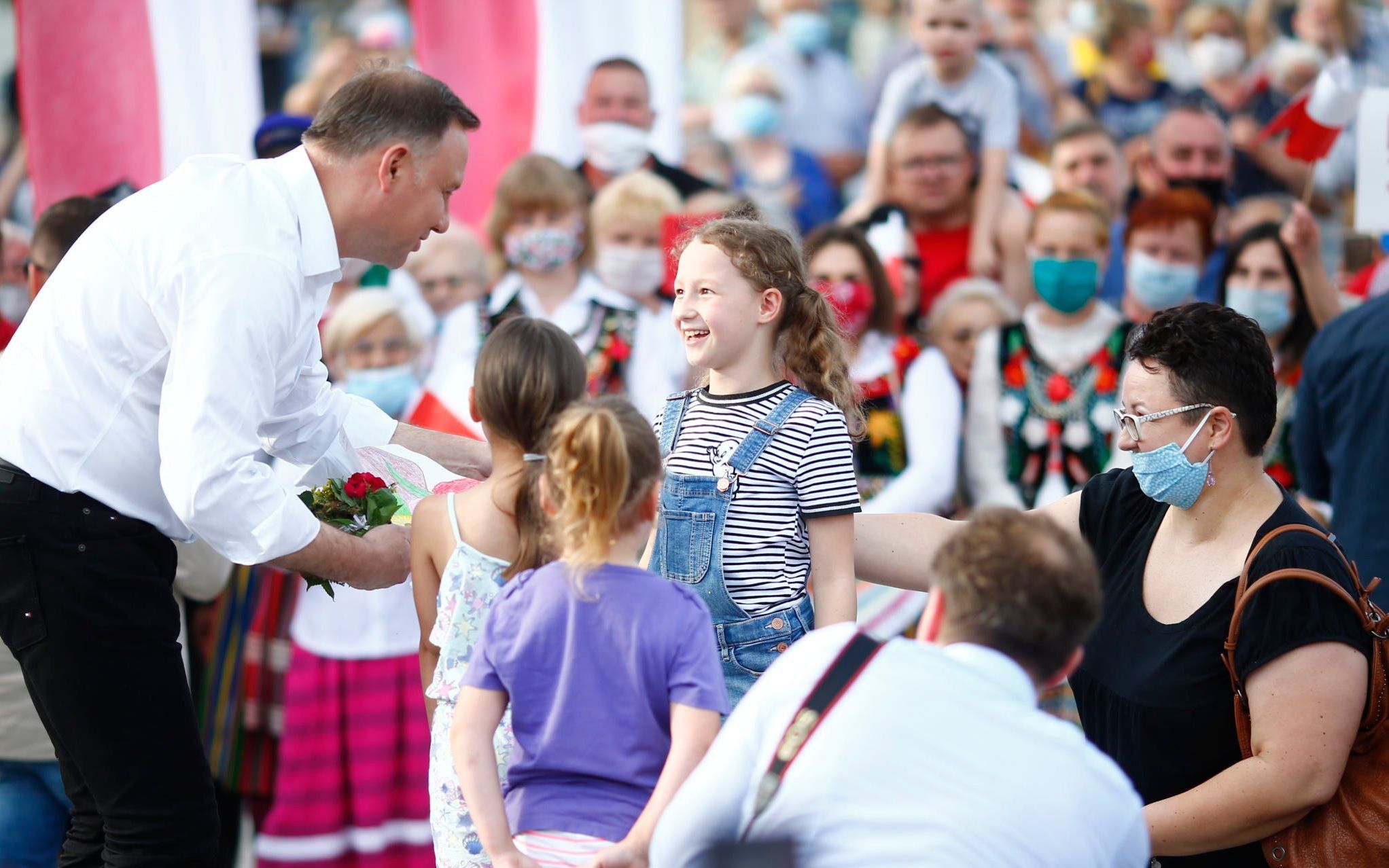 18.06.2020 Tomaszow Mazowiecki , Prezydent Andrzej Duda w czasie spotkania z mieszkancami . 
Fot. Marcin Stepien / Agencja Gazeta