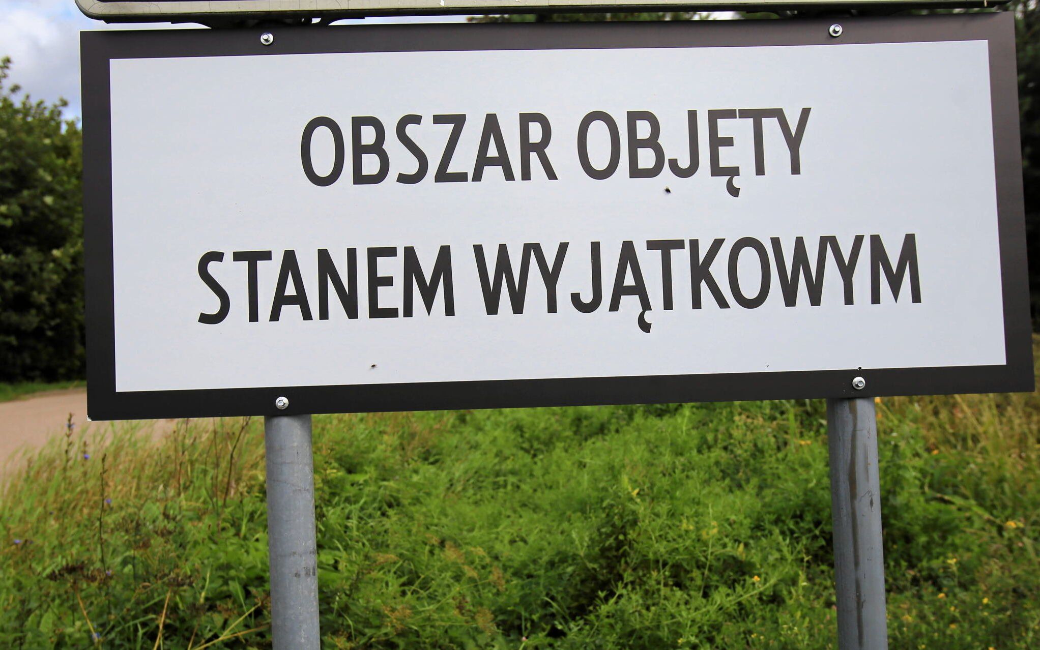 03.09.2021 Wojnowce . Tablica z napisem '' Obszar objety stanem wyjatkowym '' w zwiazku z naplywem migrantow przez granice polsko - bialoruska .
Fot. Agnieszka Sadowska / Agencja Gazeta *** Local Caption *** .