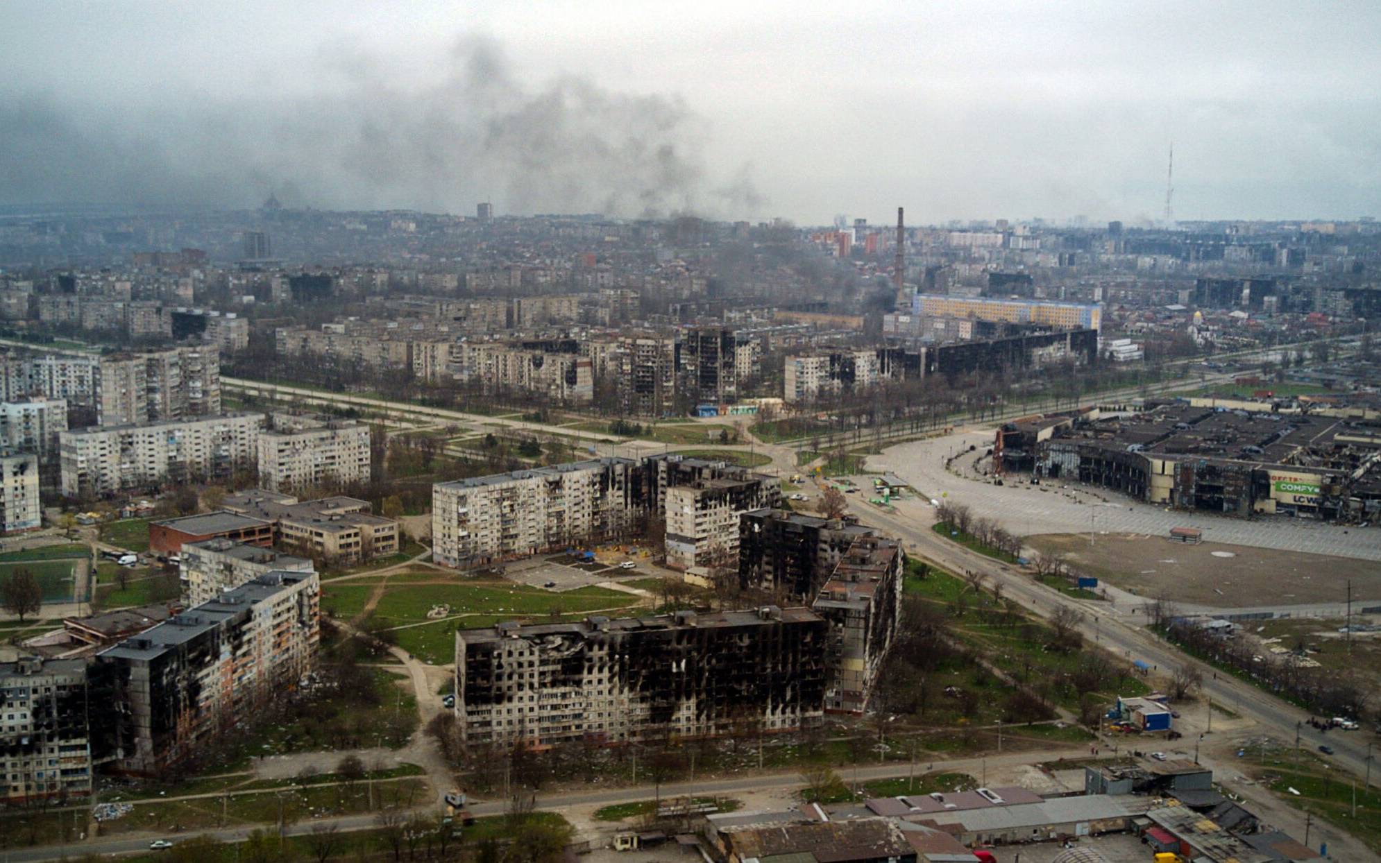 An aerial view taken on April 12, 2022, shows the city of Mariupol, during Russia's military invasion launched on Ukraine. - Russian troops on April 12 intensified their campaign to take the port city of Mariupol, part of an anticipated massive onslaught across eastern Ukraine, as the Russian president made a defiant case for the war on Russia's neighbour. (Photo by Andrey BORODULIN / AFP)