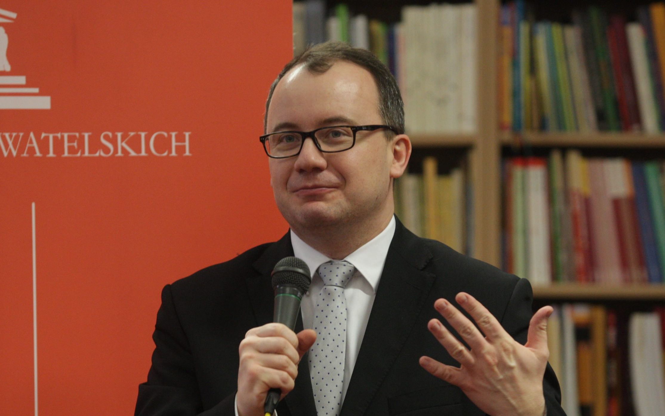 20.02.2016 Kielce , Wojewodzka Biblioteka Pedagogiczna . Rzecznik Praw Obywatelskich dr Adam Bodnar podczas spotkania konsultacyjnego  Prawa obywatela w praktyce - respektowanie , problemy z ich realizacja , praktyki dyskryminacyjne  .
Fot. Pawel Malecki / Agencja Gazeta