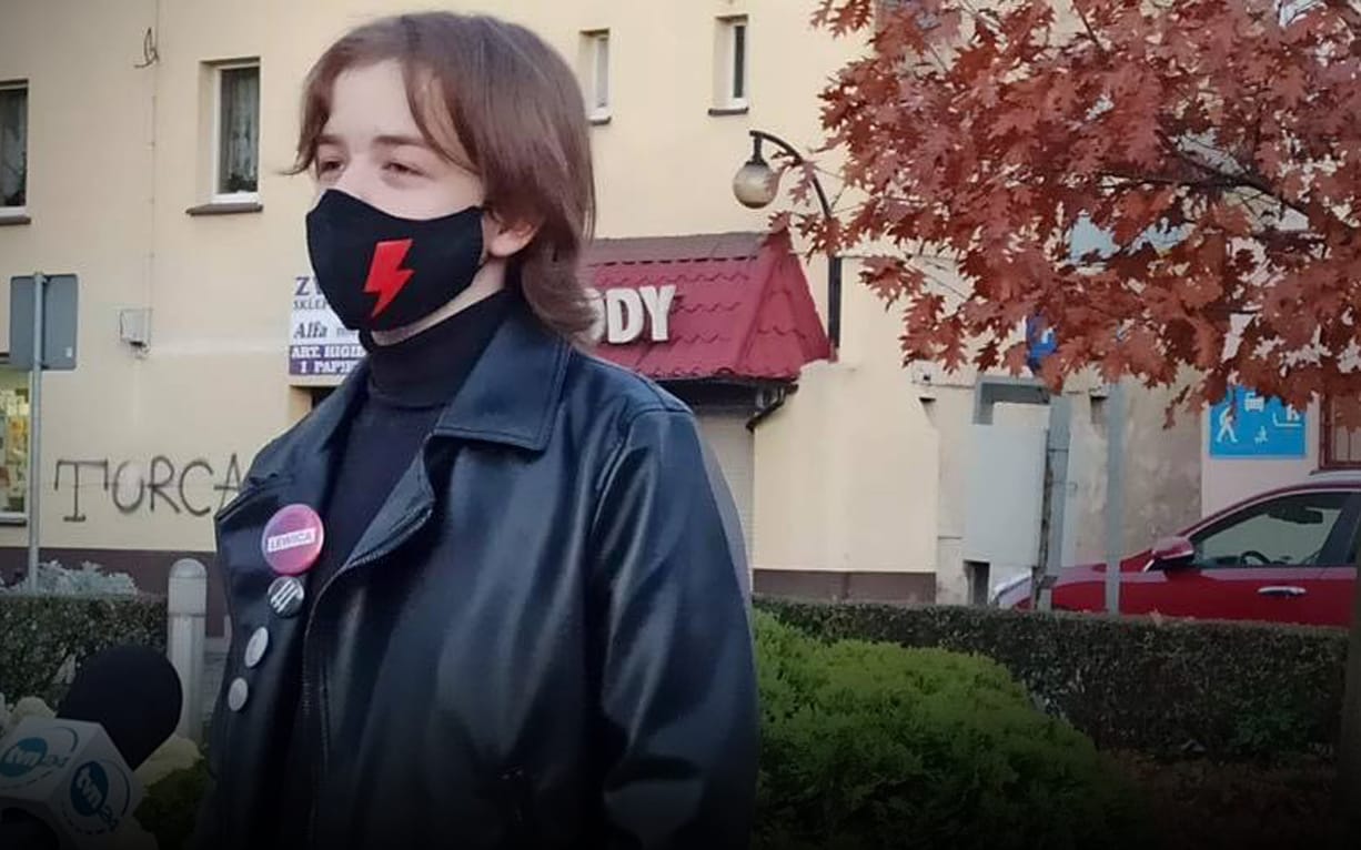 Grafika do artykułu Policja grozi 14-latkowi 8 latami więzienia za wpis o strajku kobiet. "Nie dam się zastraszyć"