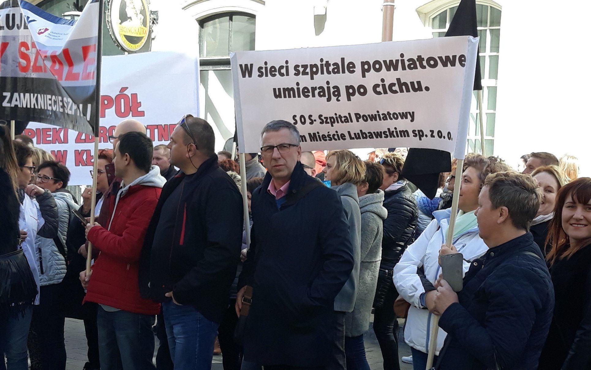Grafika do artykułu Rząd chce likwidacji 150 szpitali powiatowych, ale nie ma odwagi powiedzieć tego wprost