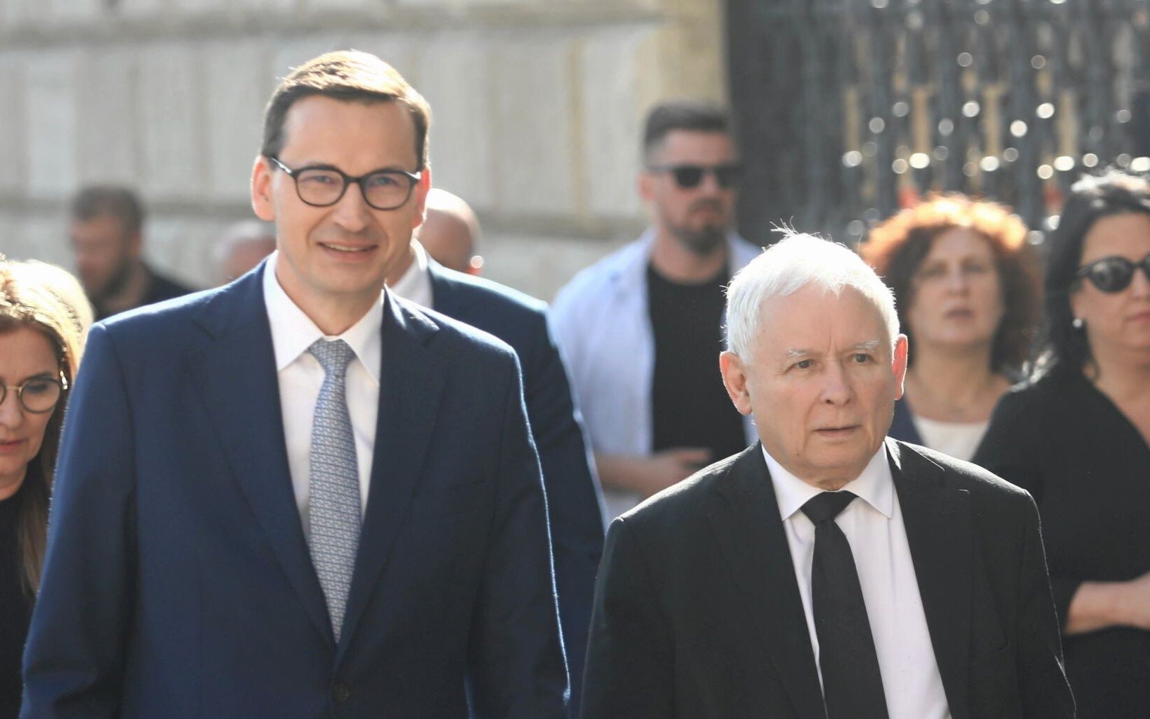 18.06.2022 Krakow , Wawel . Miesiecznica pogrzebu Lecha i Marii Kaczynskich . nz Mateusz Morawiecki i Jaroslaw Kaczynski
Fot. Jakub Porzycki / Agencja Wyborcza.pl