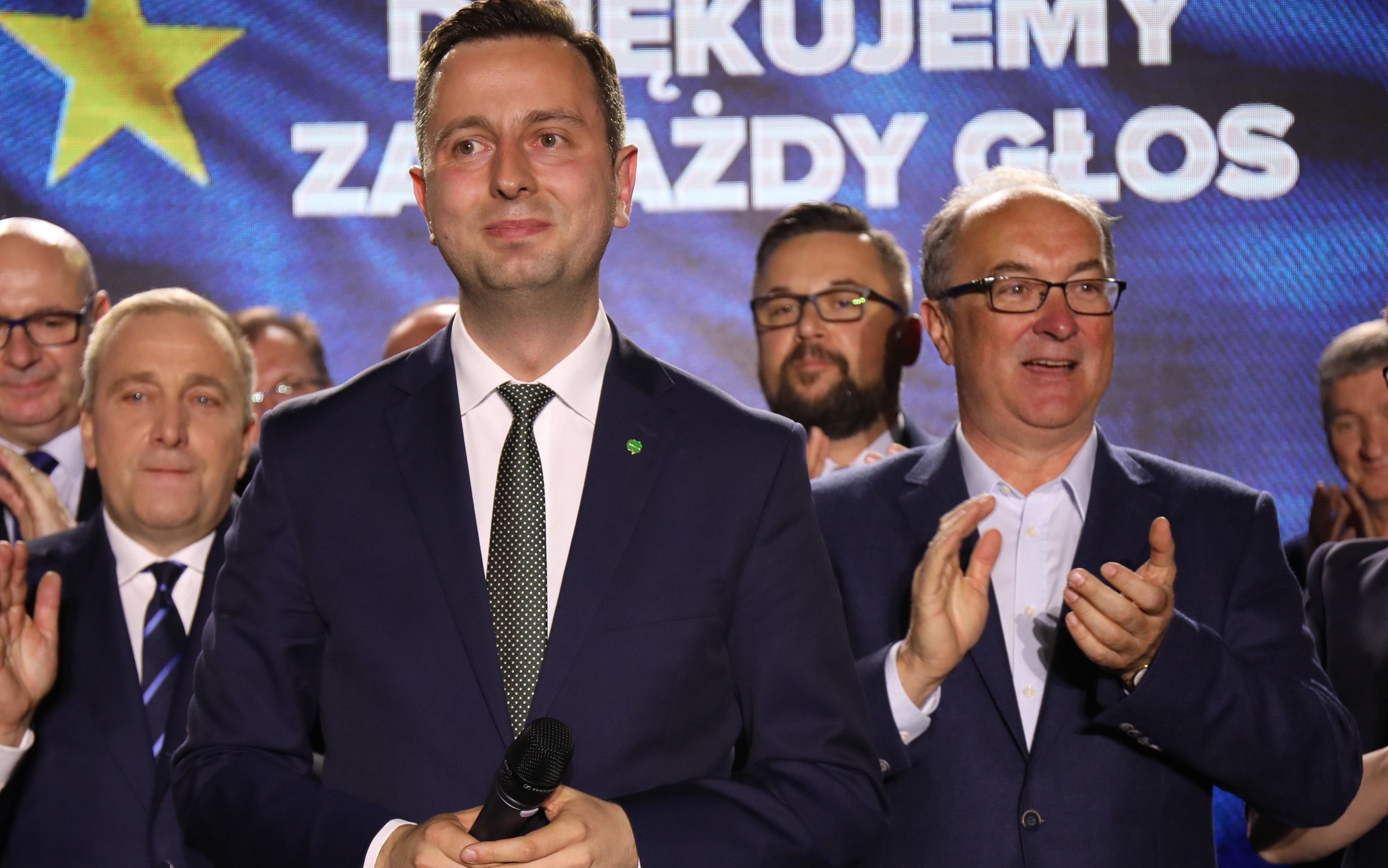 26.05.2019 Warszawa , ulica Foksal 2 . Endorfina Foksal . Wybory do Parlamentu Europejskiego . Slawomir Nitras , Grzegorz Schetyna , Wladyslaw Kosiniak - Kamysz , Wlodziemierz Czarzasty , Katarzyna Lubnauer , Marek Kossakowski podczas wieczoru wyborczego Koalicji Europejskiej .
Fot. Maciek Jazwiecki / Agencja Gazeta