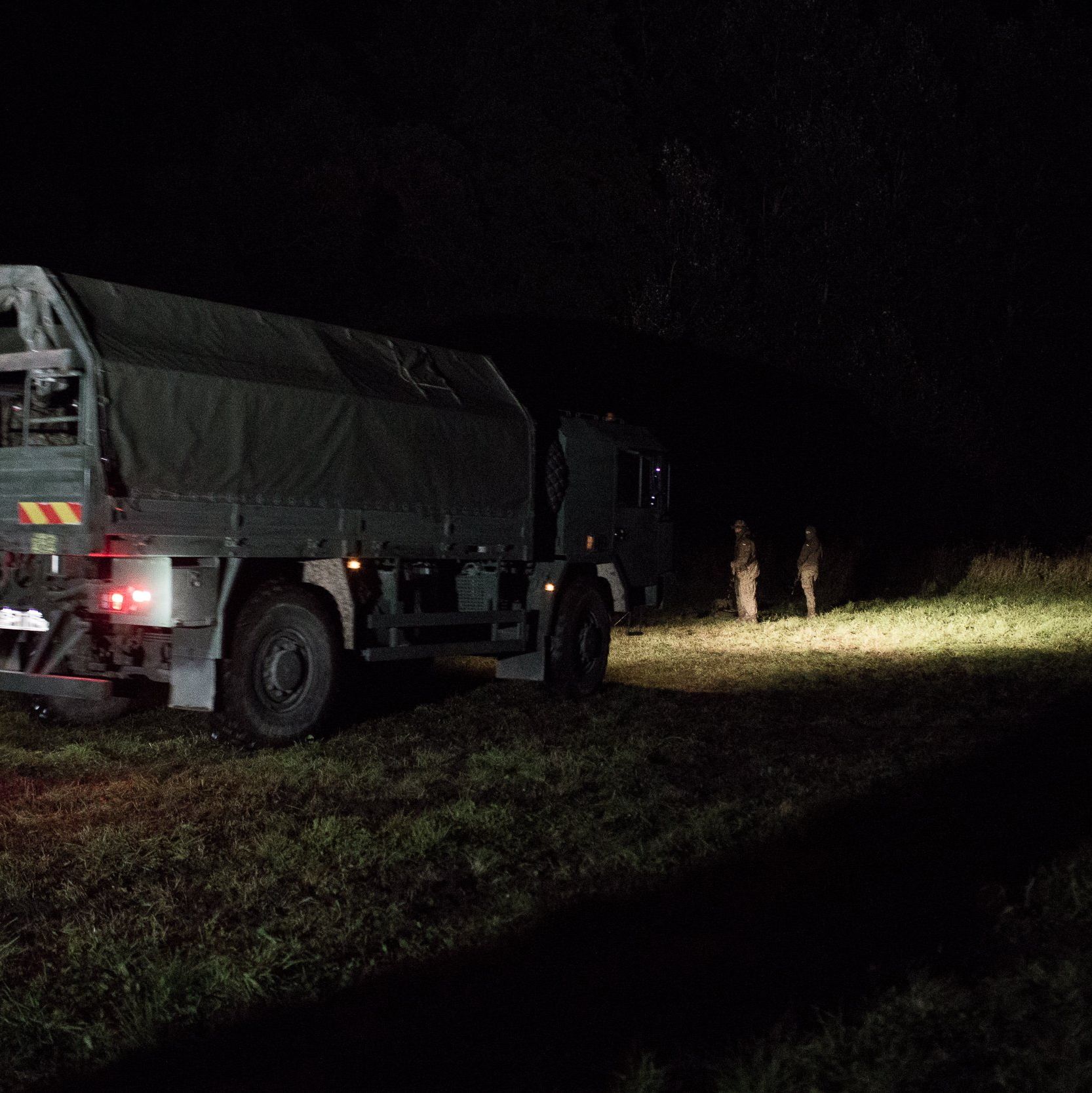 Pod Białymstokiem, 18.08.2021. Uchodźcy koczują na granicy z Białorusią