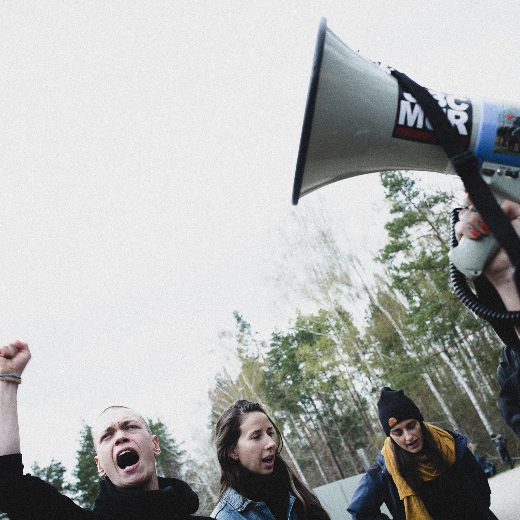 Protest solidarnościowy ze strajkującymi uchodźcami w ośrodku w Lesznowoli